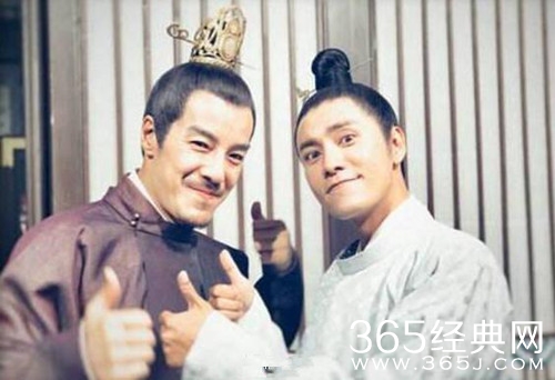 海一天当爸 晒女儿小手照宣布喜讯 称是今生最好的作品