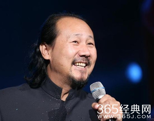 亲爱的客栈腾格尔想起已故女儿 几度哽咽 强忍泪水