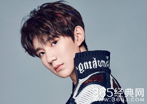 王源下颌骨脱位坚持彩排 敬业态度让人佩服