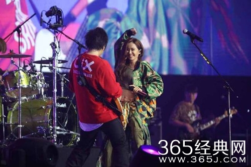 阿信与蔡依林疑似恋爱 阿信方否认两人恋情传闻