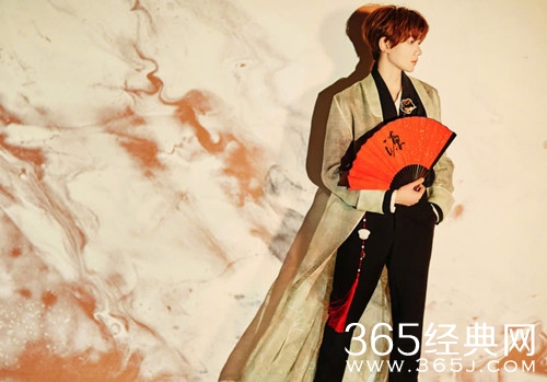 王源下颌骨脱位 一张嘴就咯咯的响 令粉丝心疼