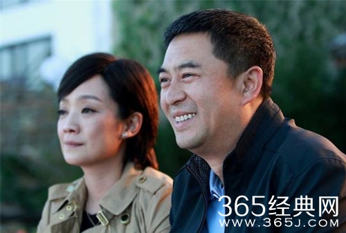 张嘉译妻子辟谣 晒亲密合照 否认离婚传闻