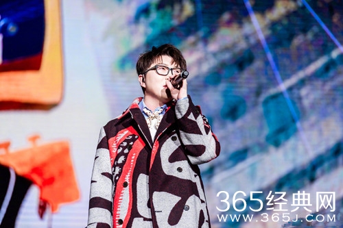 中国音乐公告牌毛不易加盟 展现独特的段子手一面