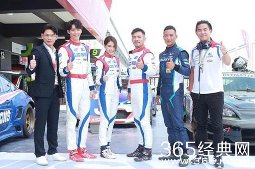 周杰伦新片爆意外 场务人员不慎滑倒 所幸无碍