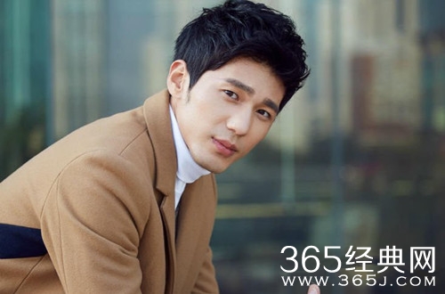 白宇刘萌萌恋情曝光 相约三里屯 临别时在车库忘情拥吻