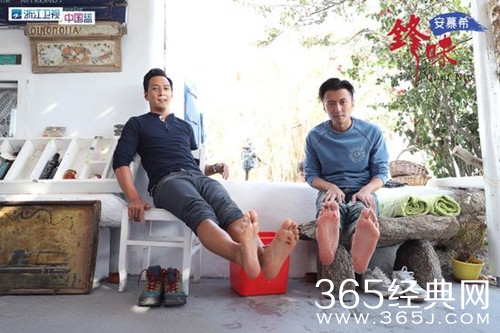 吴彦祖惊喜现身锋味 与谢霆锋制作脚底料理