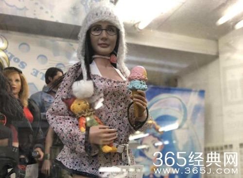 杨幂被制成娃娃 竟是全场最低价