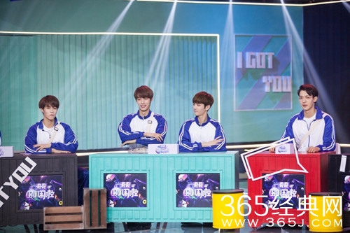 坤音四子做客哥哥别闹啦 与主持团展开一场校园较量