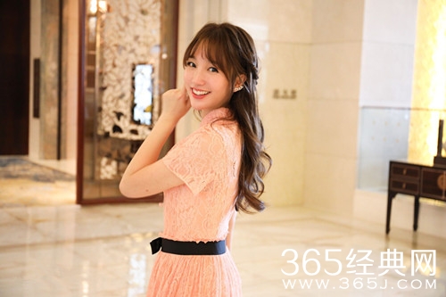 金莎为胡歌澄清踢背 因其声援蒋劲夫遭遇网络暴力