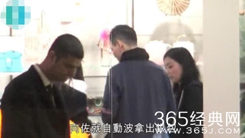 向佐疑似新恋情曝光 被拍到陪一女子亲密逛街