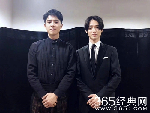 刘昊然与山崎贤人同框合影 网友直呼有种破次元壁