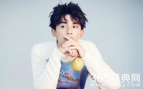 吴磊恋情疑被曝光 与女号看电影 工作人员：亲姐姐