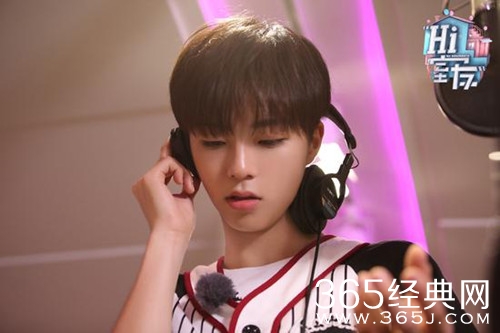 Hi室友陈立农惊喜回归 与室友们玩起心电感应