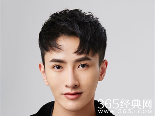 青春有你杨亘个人资料介绍 多个节目的常驻嘉宾