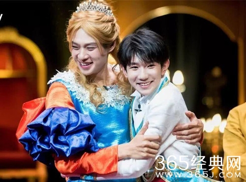 王源魏大勋为翻越栏杆致歉 工作人员：情急之下所为