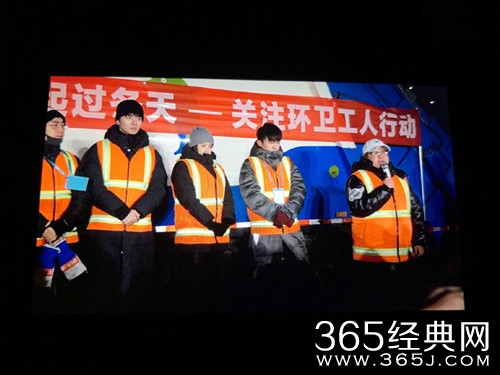 易烊千玺5点清扫街道 呼吁大家都从自己做起