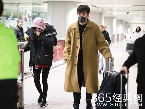 辛芷蕾翟天临疑恋情曝光 一同现身机场 见记者分开走