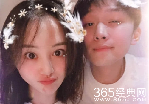 网曝郑爽张恒民政局领证 郑爽妈妈否认：假的