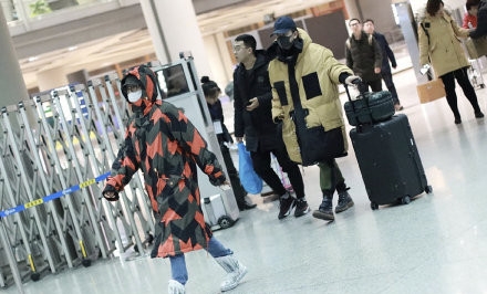 辛芷蕾疑回应与翟天临绯闻 只短短两字：闲的