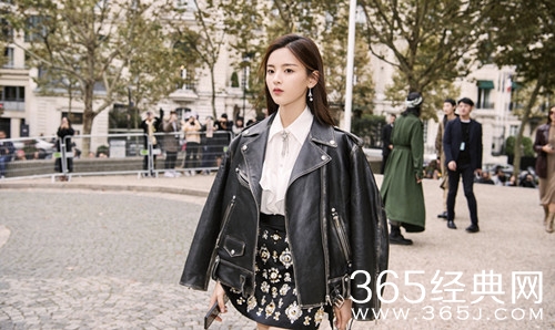 杨超越将出席2018年度人物盛典遭质疑 网友出现两极化观点