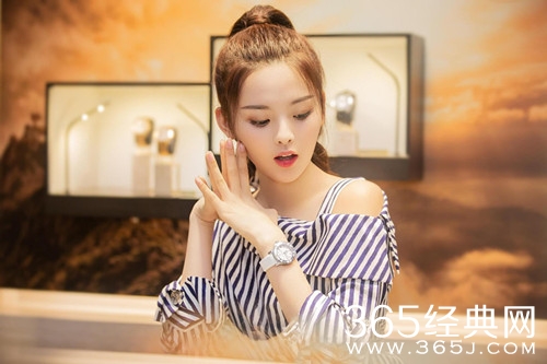 杨超越被曝参加影响中国人物盛典遭质疑 认为其不够格