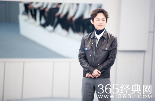 何炅惊喜现身声入人心 想给零公演成员提供演唱机会