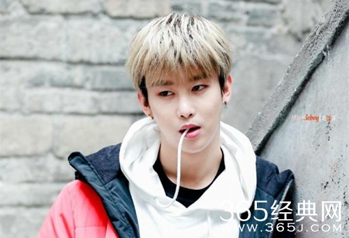 以团之名周艺轩资料介绍 男子演唱组合UNIQ队长
