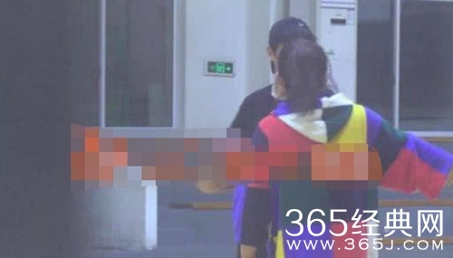 朱一龙与女生亲密互动引恋情猜测 工作人员这样回应