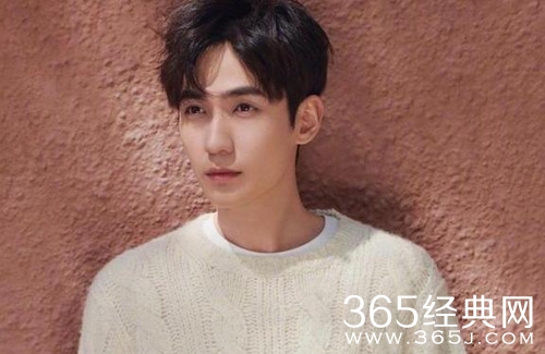 朱一龙与女生亲密互动引恋情猜测 工作人员这样回应