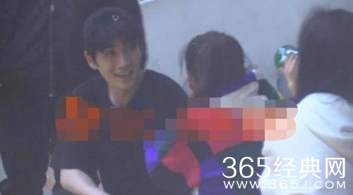 朱一龙与女生亲密互动引恋情猜测 工作人员这样回应