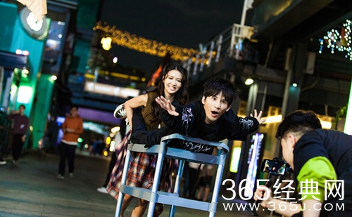 快乐哆唻咪薛凯琪惊喜现身 少女感十足强势圈粉