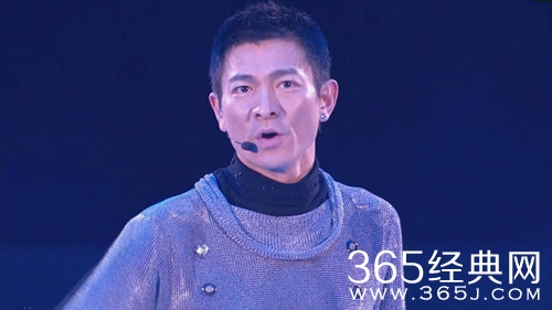 刘德华公司被曝欺骗投资者 多名男子街头抗议