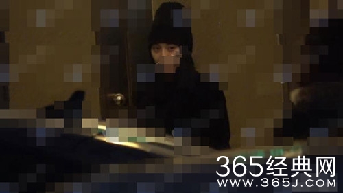 李晨范冰冰深夜吃火锅 包裹严实低调撒狗粮