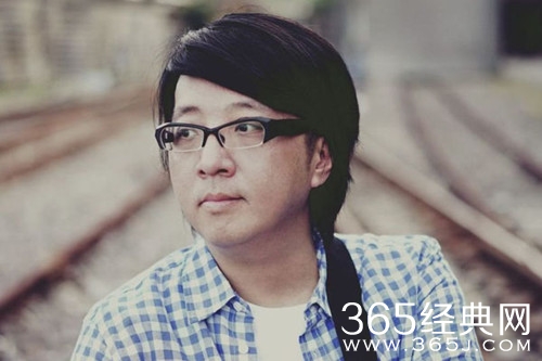 袁惟仁已经清醒 可以和人握手 但还不能讲话