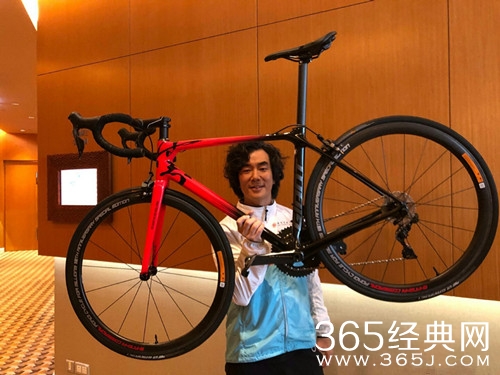 任贤齐暴瘦34斤 本人回应：不知道该说什么，只能够等