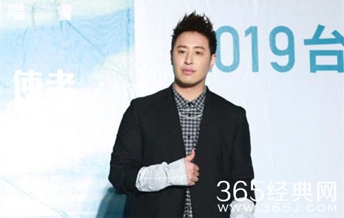 潘玮柏明年或将退出乐坛 称音乐不一定要在幕前