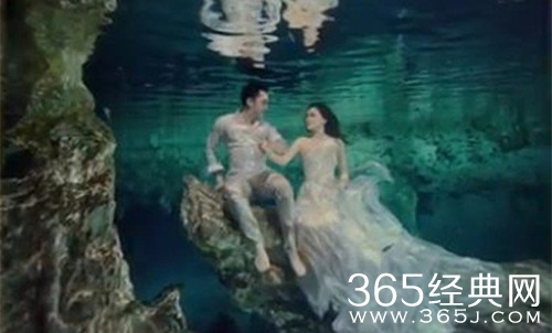 阿娇水下婚纱照曝光 两人水中深情凝望 十分唯美