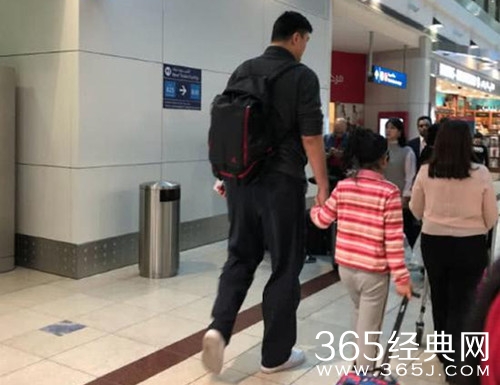 姚明8岁女儿身高曝光 逼近成年人 到姚明胸口