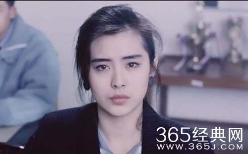 王祖贤减肥成功 身形高挑纤瘦 跟年轻时并无两样