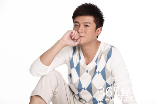 朱雨辰恋情曝光 与女友亲密揽腰，恩爱十足