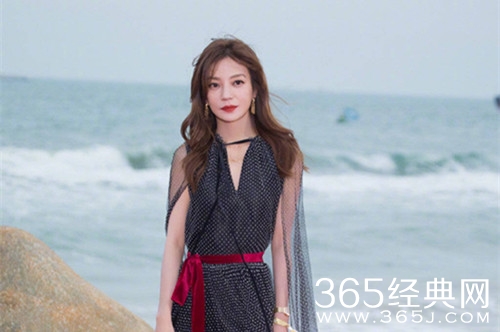 赵薇晒照遭粉丝质疑是新加坡 本人回应：不是