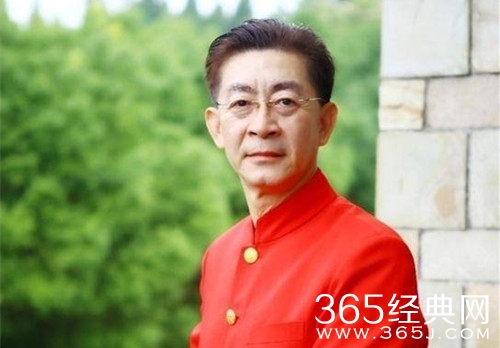 六小龄童回应黑料质疑 被指出当志愿者照片用了五年