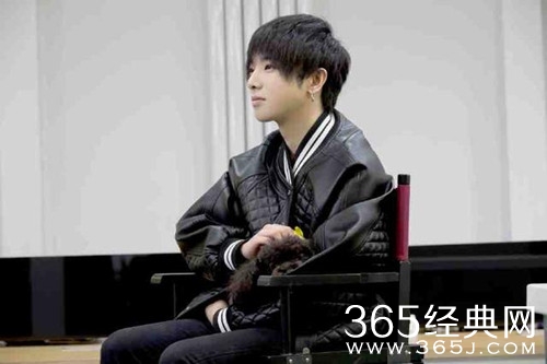 华晨宇取关天娱官博后成立工作室 要和天娱解约了？