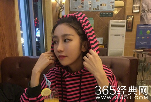 王思聪女伴曝光 晒亲密自拍照 长相清纯