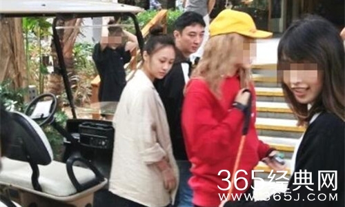 王思聪女伴曝光 晒亲密自拍照 长相清纯