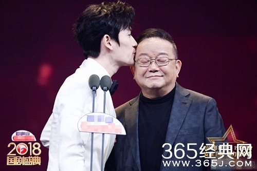 朱一龙亲王刚老师 两人关系大揭秘 曾饰演一对父子