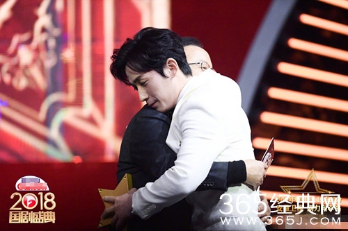 朱一龙亲王刚老师 两人关系大揭秘 曾饰演一对父子