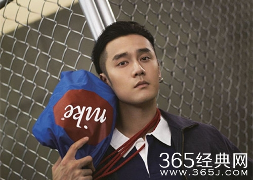 蒋劲夫回国后现身 头发凌乱略显邋遢 与朋友一同逛街