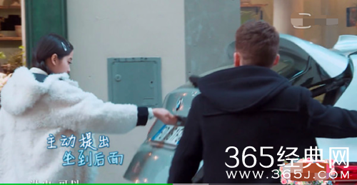 欧阳娜娜坐后备箱 暖心之举被圈粉 网友：转粉了