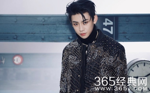 小鬼吻照曝光 所属公司发声明 称目前为单身状态